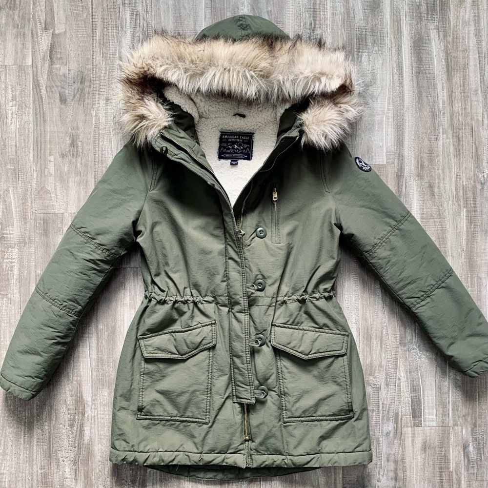 American Eagle Sherpa lined jacket with faux fur edging on the hood parka